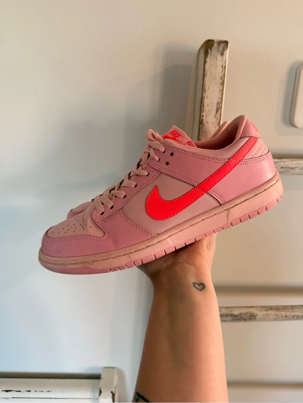 Nike Dunk Low Triple Pink Pre Owned Size 8 / EURO 39.5 VGUC No Box - Picture 2 of 6